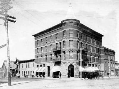 Exterior view of the Alberta Hotel, taken circa 1907.