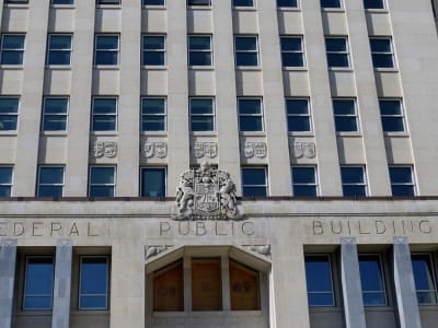 Detail of the entrance of the Federal Building from 2013, highlighting architectural features.