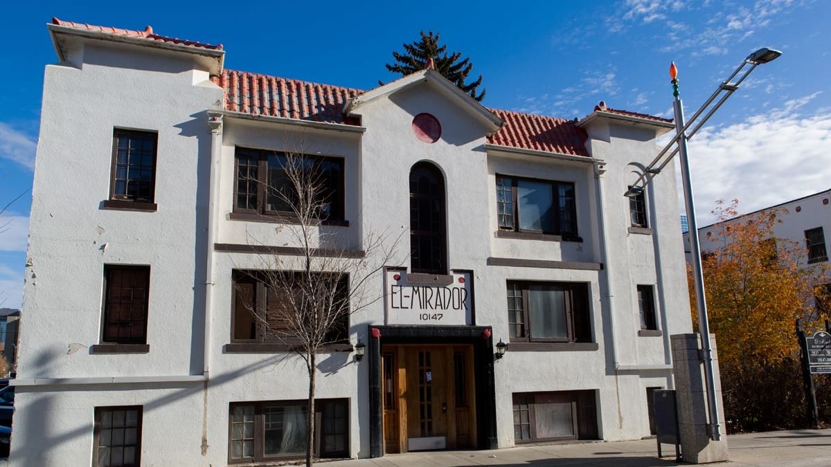 Exterior view of El Mirador Apartments in 2015.