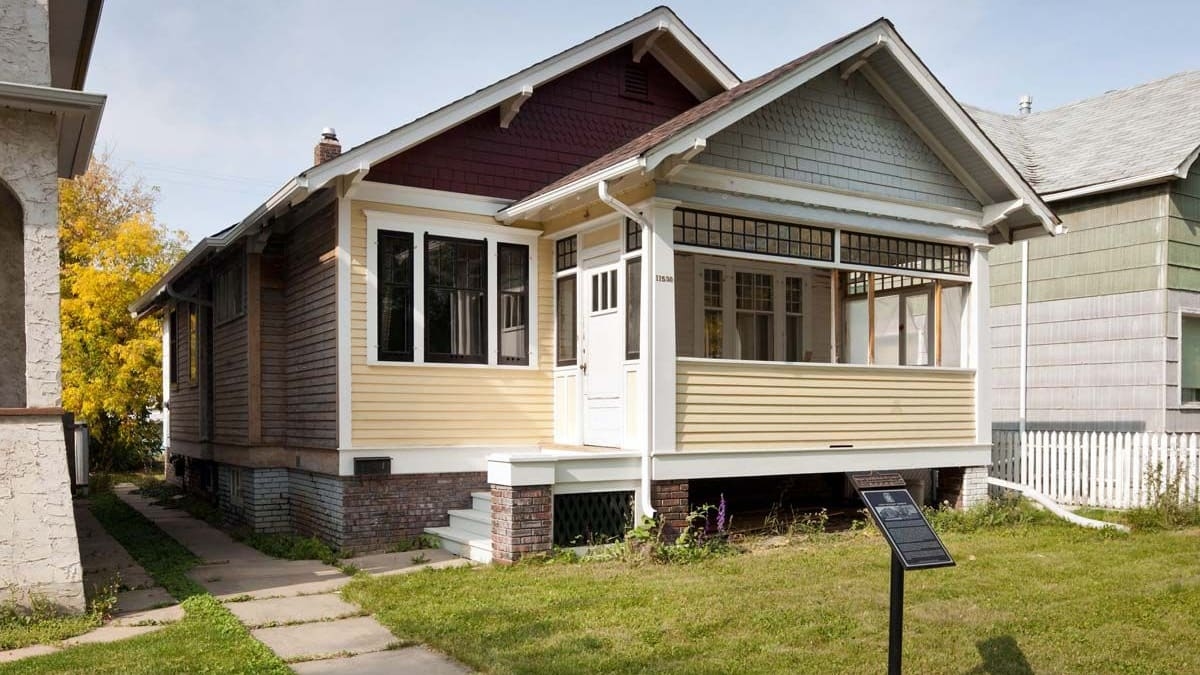 McTaggart Residence, 2008, front view. Photo by James Dow. Courtesy of COE Sustainable Development.