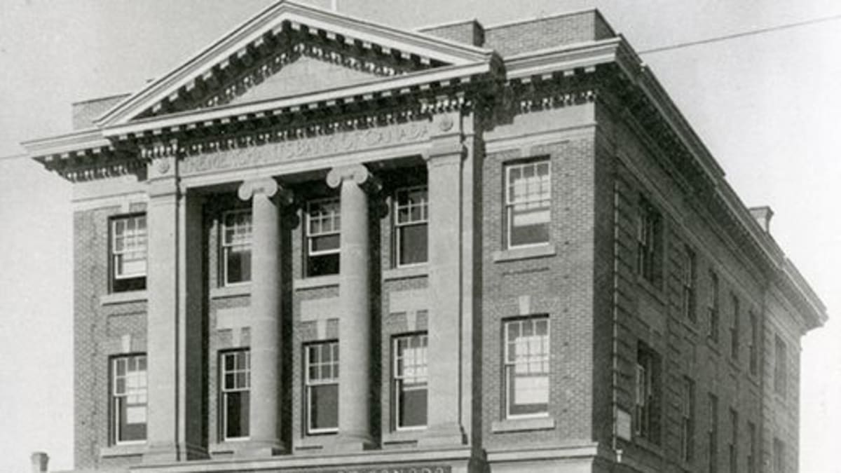 Exterior view of the Merchants Bank of Canada, circa 1909.