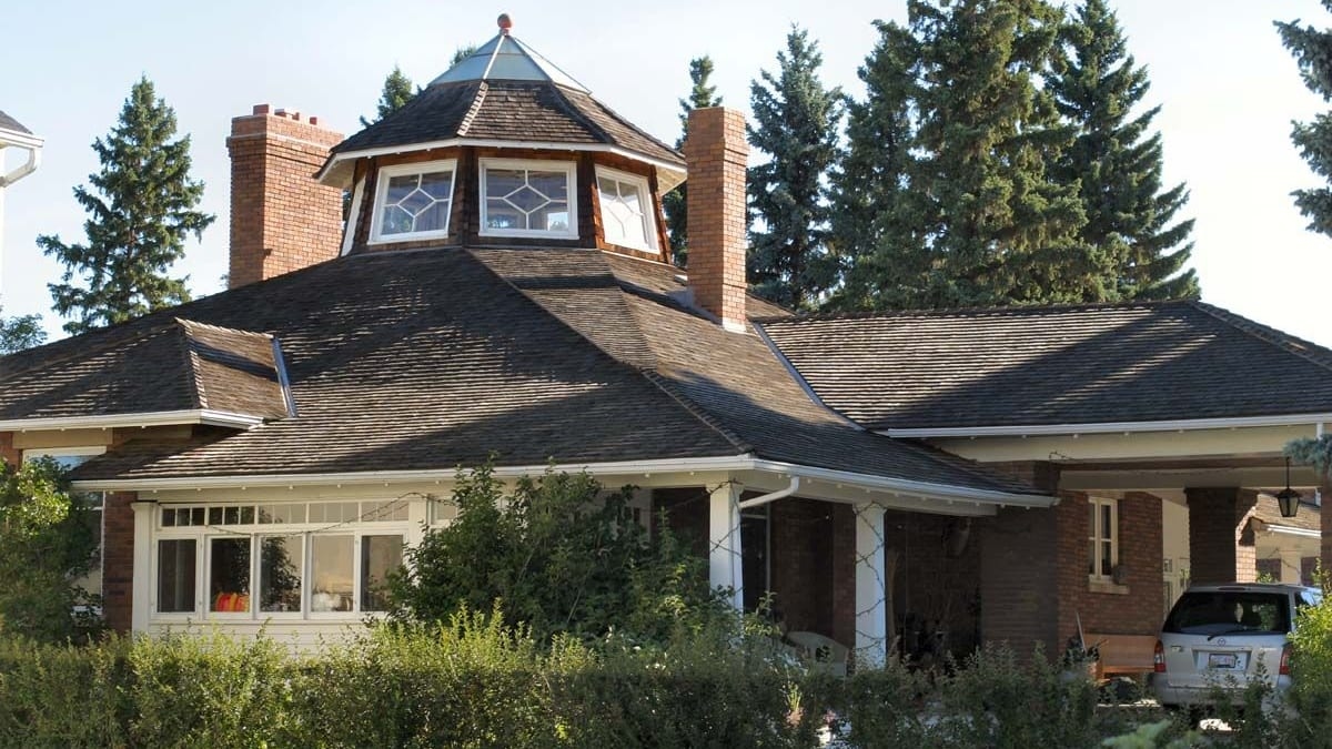 Sheriff Robertson house, 2007, front elevation. Photo by Lawrence Herzog. Courtesy of City of Edmonton Sustainable Development.